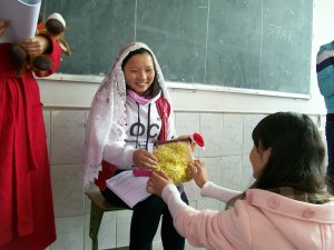 Mary: "Thank you, great king! Such a wonderful gift for God's son."