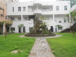 The rocky sculpture, surrounded by water, is a nice centerpiece to the courtyard.