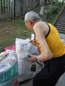 Mr. River carefully writes the weight with his calligraphy brush on every packed up item.