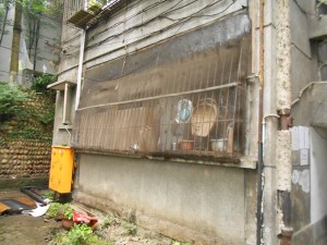 Mr. and Mrs. Wang lived here, on the first floor.