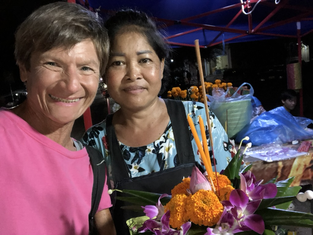 Buying my banana leaf floats with seller
